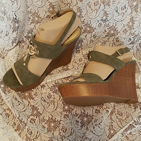 G by Guess Shoes - G by Guess (medium green) heels sz 9.5 (NEW)